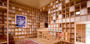 布滿書架的房屋