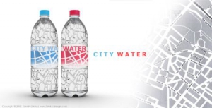 印有地圖的飲料瓶