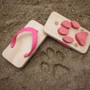 可愛的兒童木屐鞋