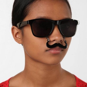 搞怪的胡須墨鏡