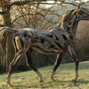 枯木“逢春”——精美駿馬雕塑