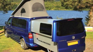 可拉伸的休旅車