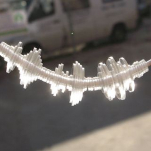 獨(dú)特的聲波圖項(xiàng)鏈