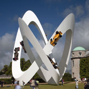 震撼眼球的蓮花汽車(chē)雕塑