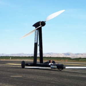 逆風(fēng)時(shí)兩倍于風(fēng)速的風(fēng)動(dòng)汽車(chē)