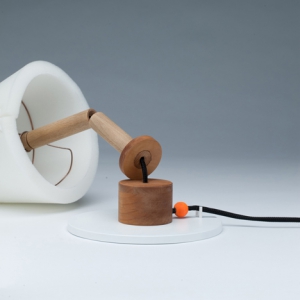 懶洋洋的拉線臺燈