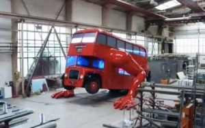 以俯臥撐來喜迎奧運的倫敦巴士