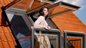 閣樓上的窗戶陽臺