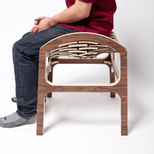 富有“彈性”的木椅子