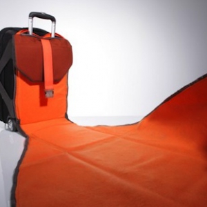 帶隨身坐墊的行李箱