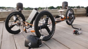 站立式三輪電動滑板車