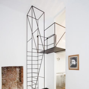 鍛煉膽量的鋼棍樓梯