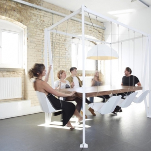 愜意的秋千會議室