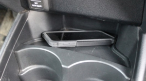 依靠震動(dòng)為手機(jī)充電外殼