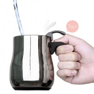 為盲人設(shè)計(jì)的防溢出杯子