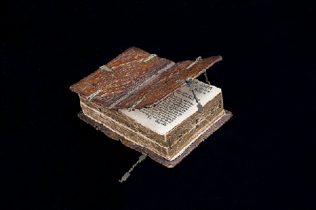 完美裝訂的古書