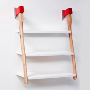 暴力安裝的斧頭置物架