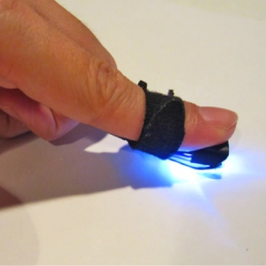 方便在任何表面操控電腦的“金手指”