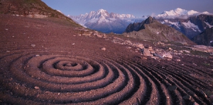 以大地為畫布之創(chuàng)意藝術(shù)作品