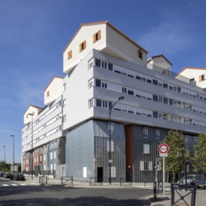 屋頂上的“飛來橫屋”