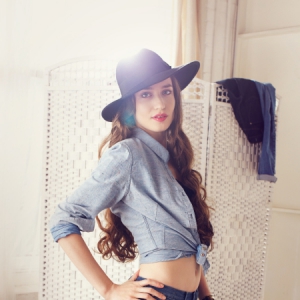 威格推出女士保濕牛仔褲