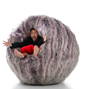 毛絨絨的“食人”沙發(fā)