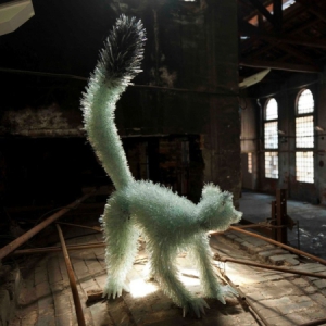 逼真的玻璃動物雕塑