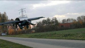 背負機翼飛行器