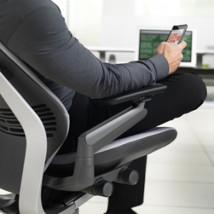 專為手機、平板用戶設計的辦公室座椅