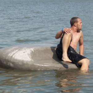 漂浮的水泥小島