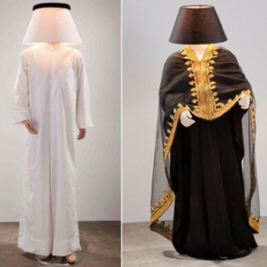 驚悚“無頭”落地?zé)? width=