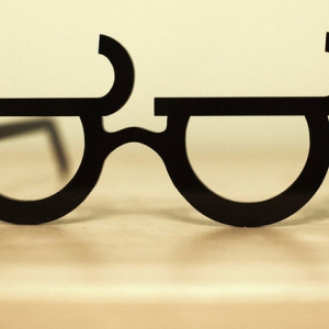 質(zhì)疑表情眼鏡