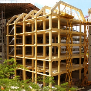 純木結(jié)構(gòu)框架的現(xiàn)代辦公大樓