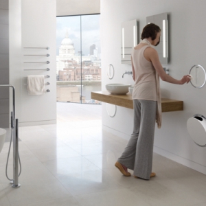 嵌入墻內(nèi)的垃圾桶與紙巾盒