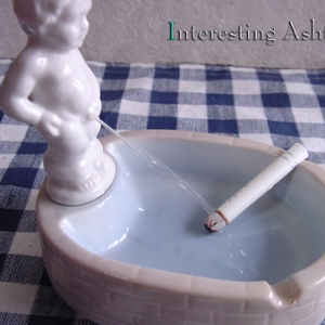 “撒尿小孩”煙灰缸