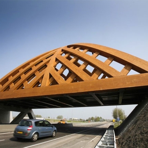 現(xiàn)代公路木橋
