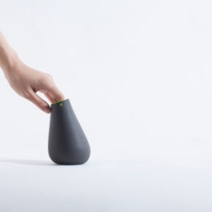 伸手進(jìn)去就會叫的“害羞”音箱