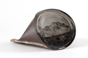 與歷史的對話之廢舊鐵罐上的圖片