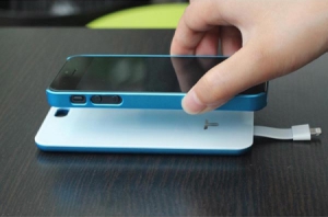 背殼吸附式移動電源