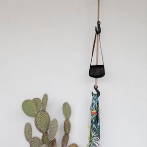 “鋼鐵”衣帽掛鉤