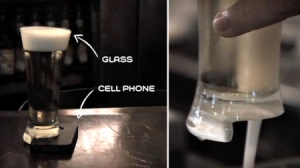 趣味“瘸腳”酒杯