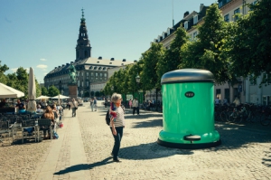 街頭巨大垃圾桶