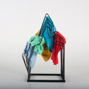 衣架之堆積成山