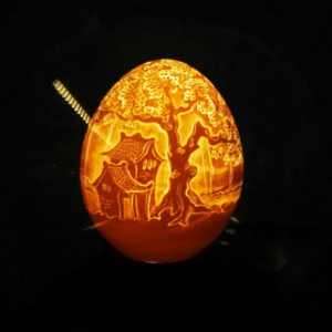 精美的蛋殼雕刻臺燈
