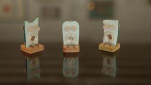 調(diào)皮的互動機(jī)器小人