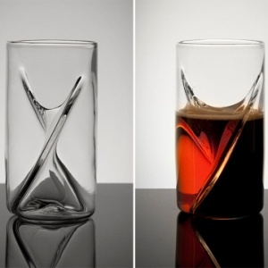 美麗的雙生酒杯