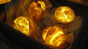 只看不吃的面包燈