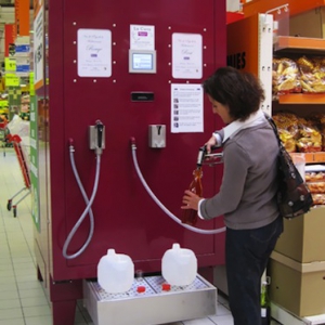 超市里的酒飲料加油站