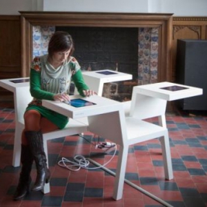 內(nèi)嵌iPad的一體桌椅